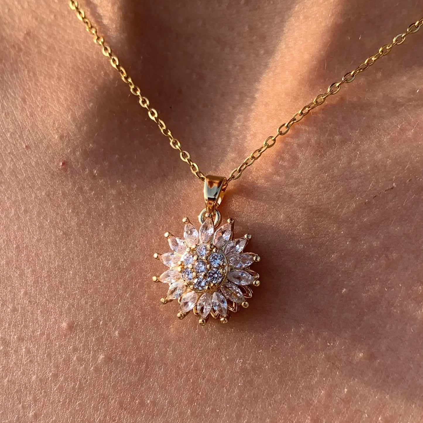Collar Giratorio de Girasol, un Movimiento de Amor y Serenidad